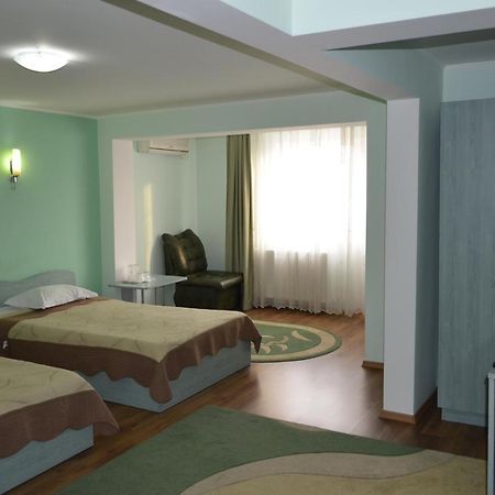 Casa Alba Hotel Râmnicu Vâlcea Exterior foto