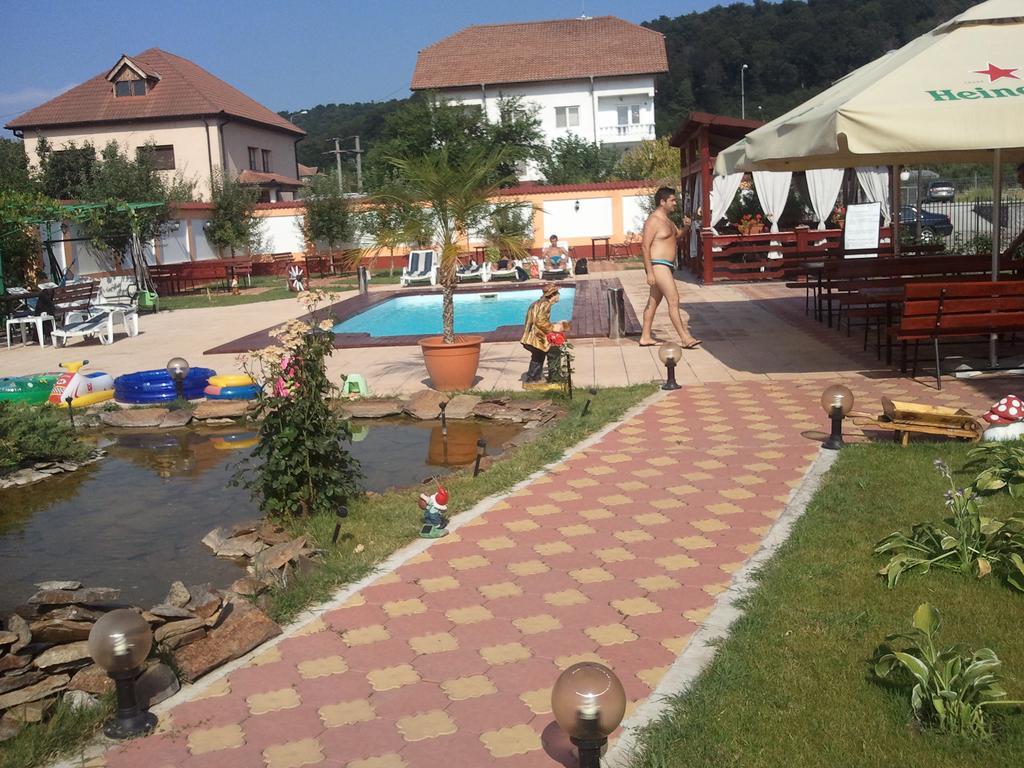 Casa Alba Hotel Râmnicu Vâlcea Exterior foto