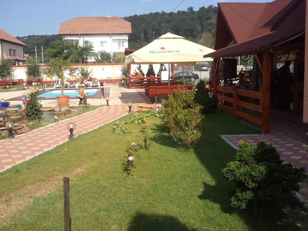 Casa Alba Hotel Râmnicu Vâlcea Exterior foto