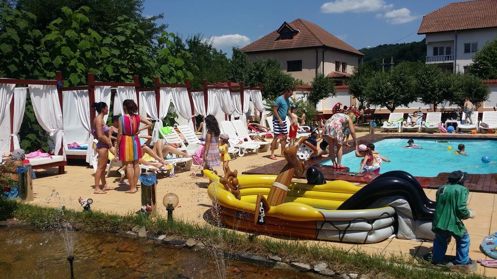 Casa Alba Hotel Râmnicu Vâlcea Exterior foto