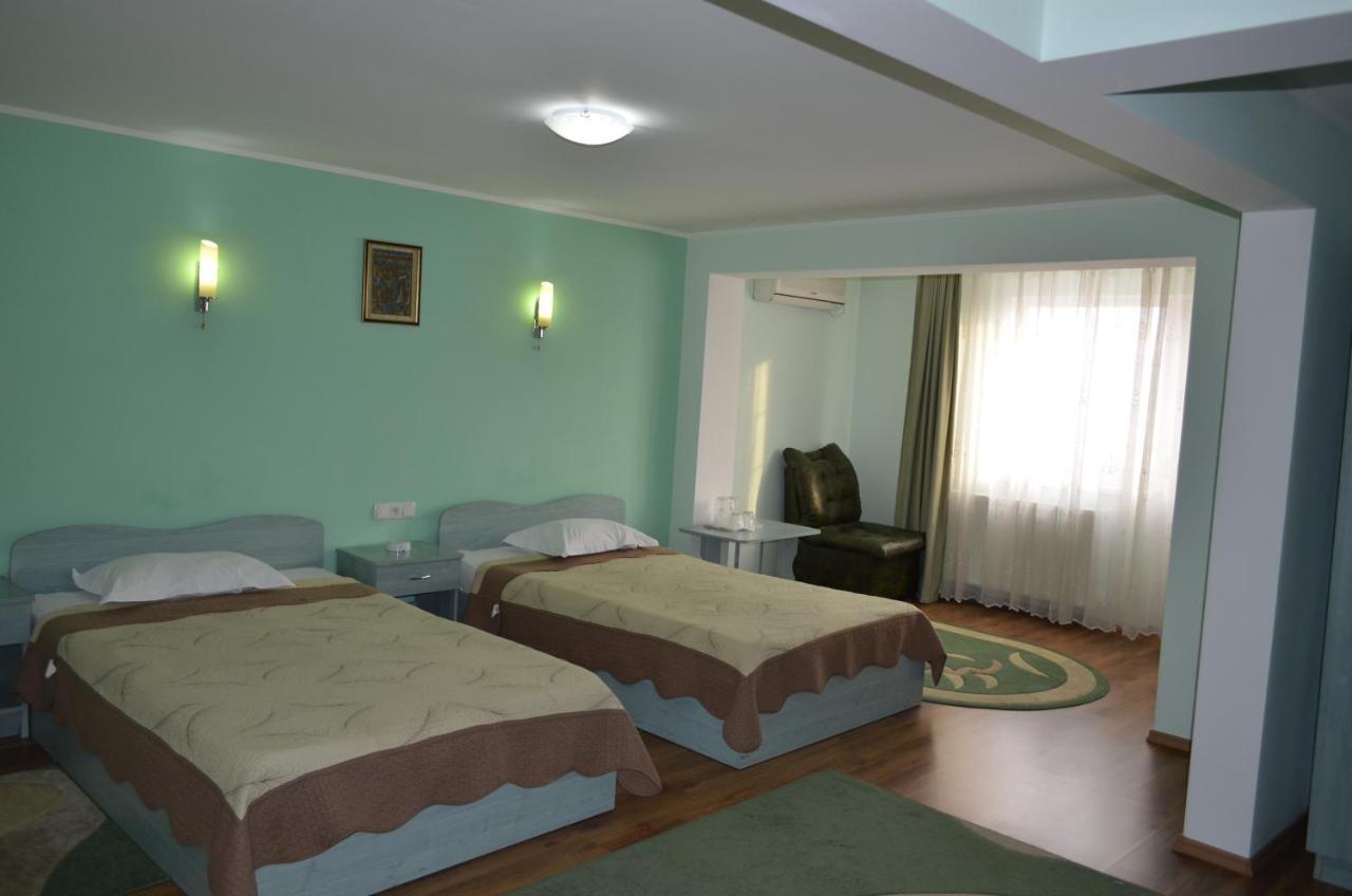 Casa Alba Hotel Râmnicu Vâlcea Exterior foto